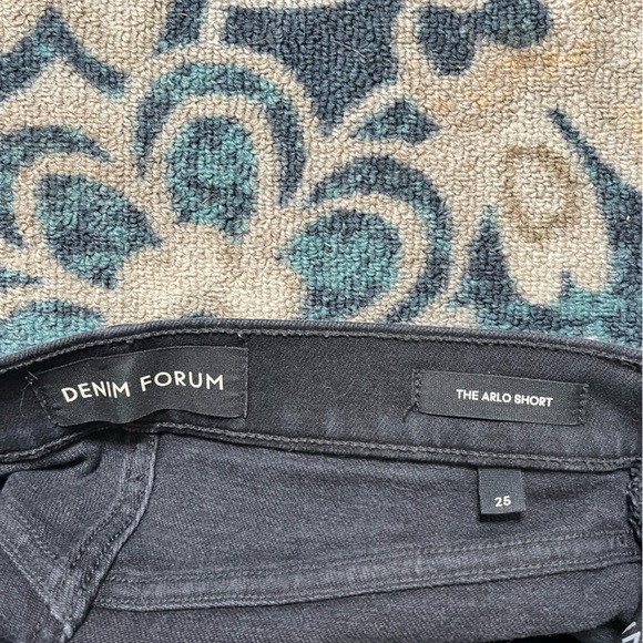 Denim Forum - The Arlo Short size 25 - Picture 2 of 3